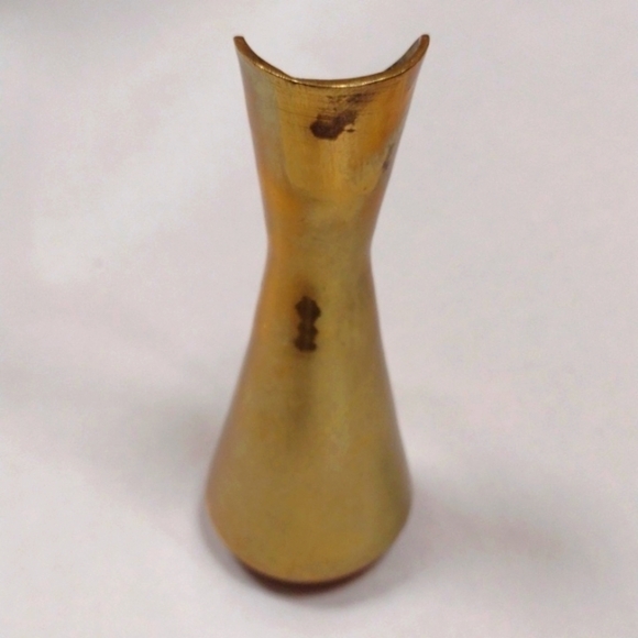 Vintage Small Brass Handled Bud Vase 5.5 in High - Picture 4 of 6
